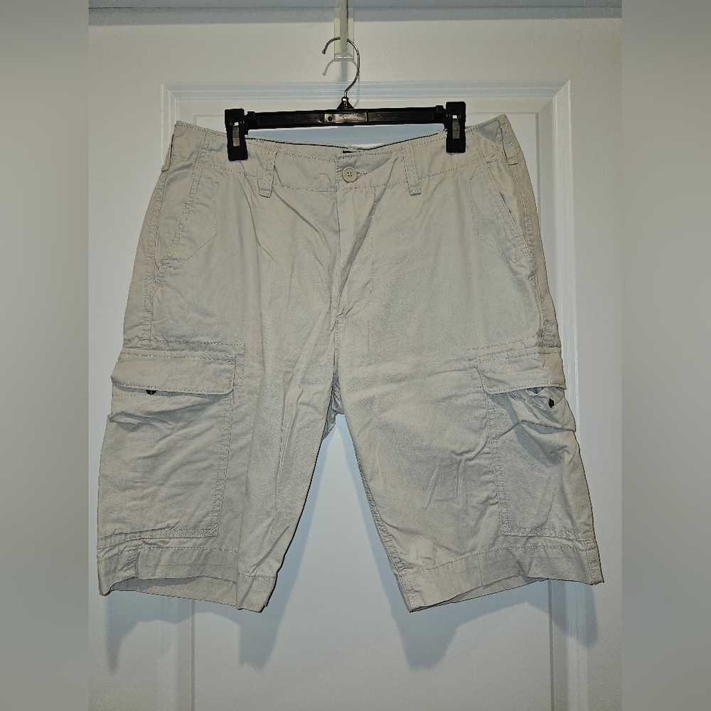 GAP Men's Cargo Shorts in Light Beige